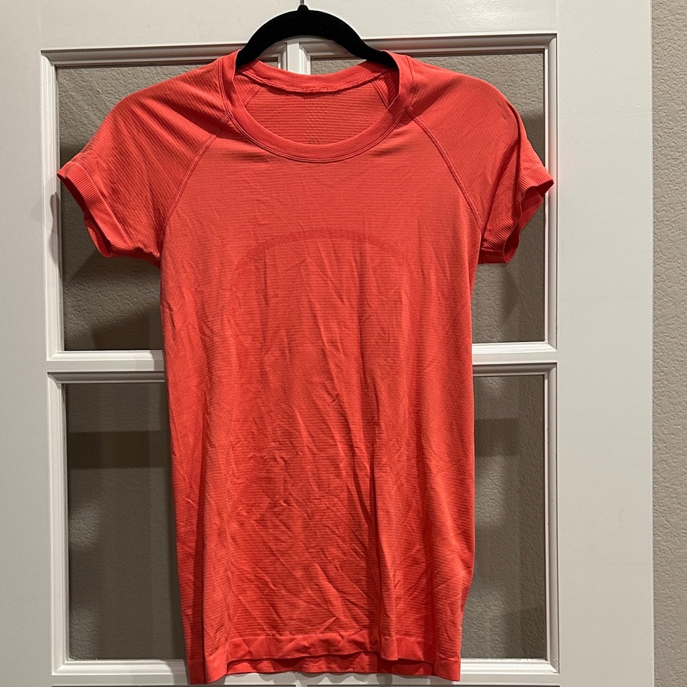 Lululemon Women's Orange/Red swiftly tech tee. Size 6